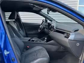 Toyota C-HR (2022) thumbnail 4