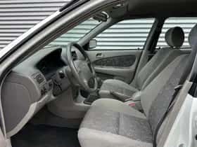 Toyota Corolla (1998) thumbnail 5