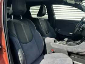 Lexus LBX (2024) thumbnail 13