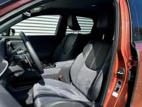 Lexus LBX (2024) thumbnail 14
