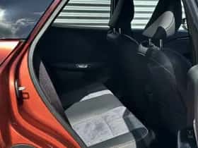 Lexus LBX (2024) thumbnail 19