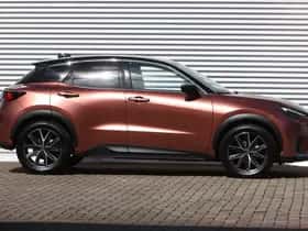 Lexus LBX (2024) thumbnail 3