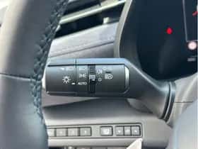Lexus LBX (2024) thumbnail 22
