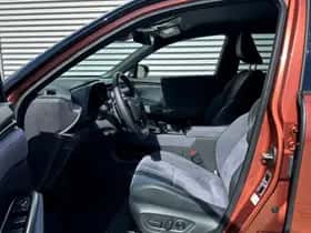 Lexus LBX (2024) thumbnail 5