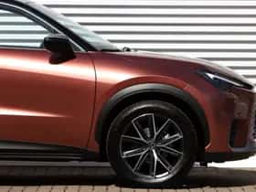 Lexus LBX (2024) thumbnail 8