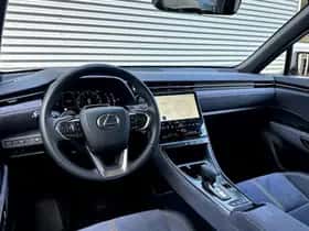 Lexus LBX (2024) thumbnail 9