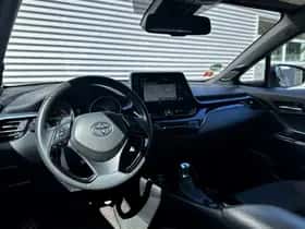 Toyota C-HR (2021) thumbnail 9