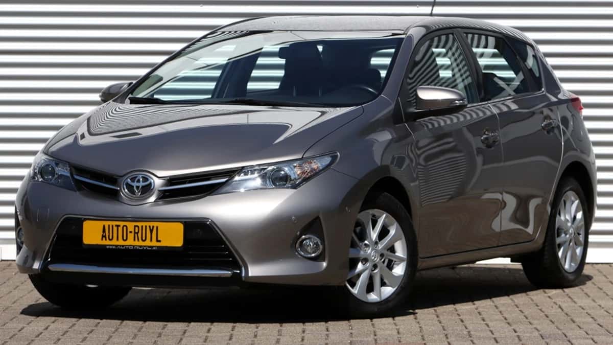 Toyota Auris (2013) — foto 1