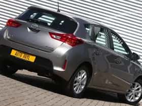 Toyota Auris (2013) thumbnail 12