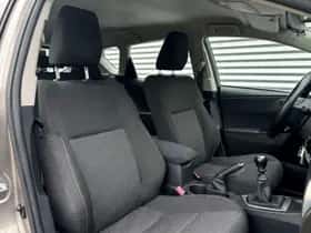 Toyota Auris (2013) thumbnail 14