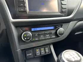 Toyota Auris (2013) thumbnail 19