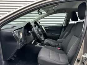 Toyota Auris (2013) thumbnail 5
