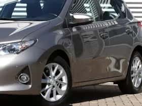 Toyota Auris (2013) thumbnail 6