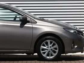 Toyota Auris (2013) thumbnail 8