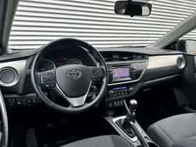 Toyota Auris (2013) thumbnail 9