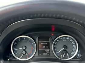 Toyota Auris (2013) thumbnail 10