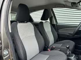 Toyota Yaris (2018) thumbnail 13