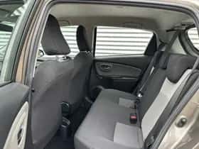 Toyota Yaris (2018) thumbnail 16
