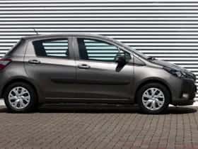 Toyota Yaris (2018) thumbnail 3