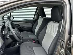 Toyota Yaris (2018) thumbnail 5