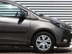 Toyota Yaris (2018) thumbnail 8