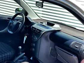 Toyota IQ (2009) thumbnail 13
