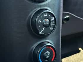 Toyota IQ (2009) thumbnail 16
