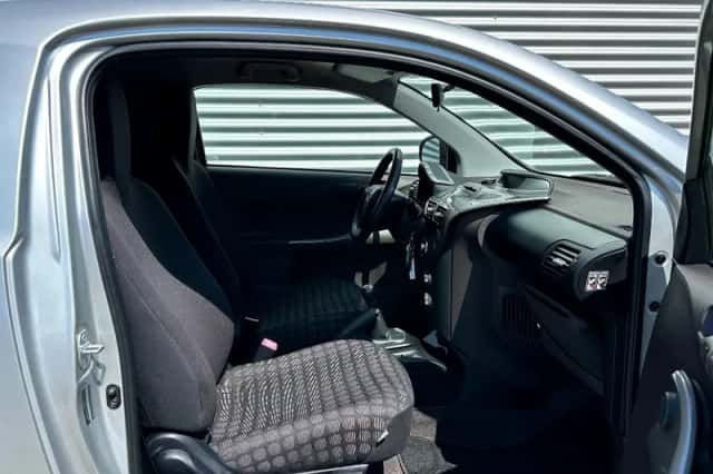 Toyota IQ (2009) thumbnail 4