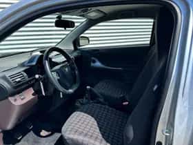 Toyota IQ (2009) thumbnail 5