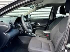 Toyota Yaris (2024) thumbnail 5