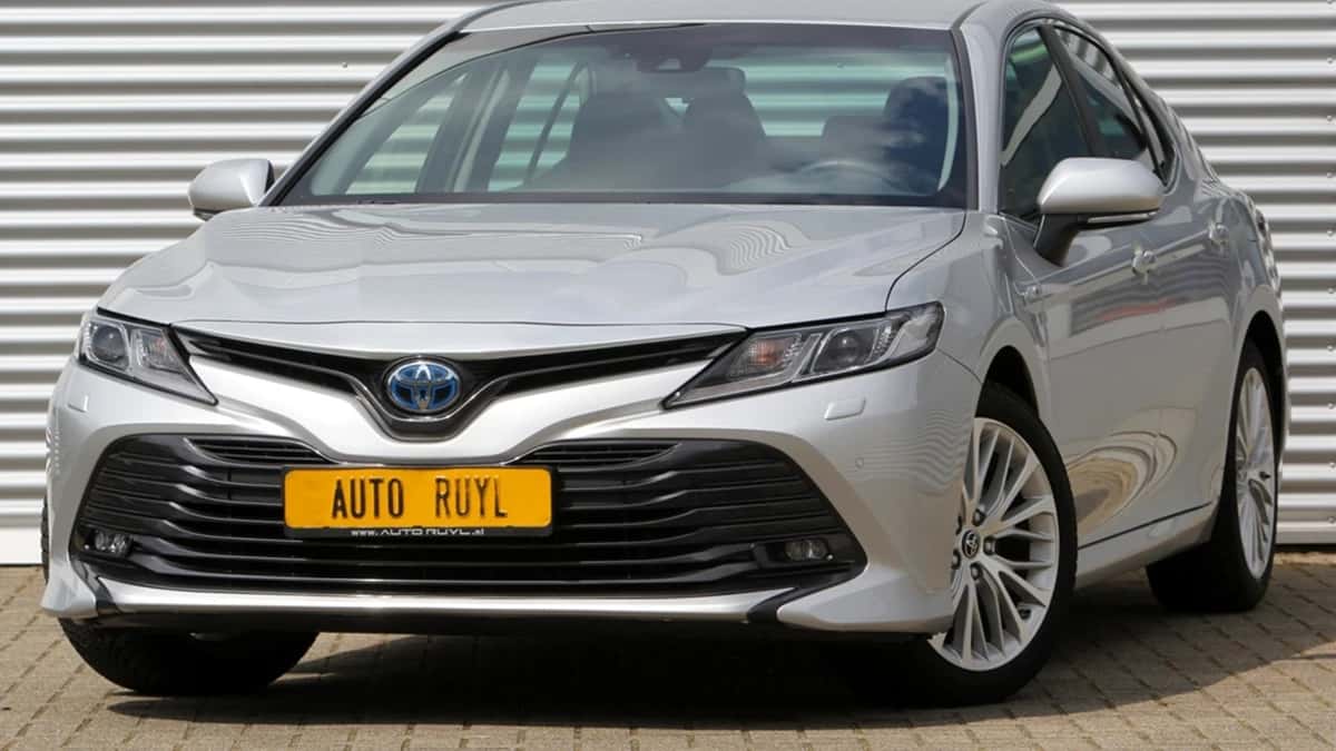 Toyota Camry (2019) — foto 1