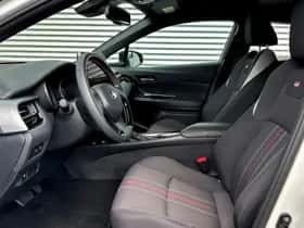 Toyota C-HR (2023) thumbnail 5