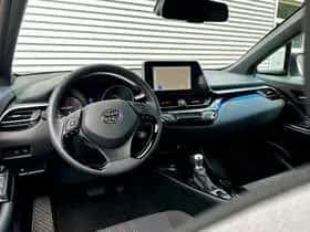 Toyota C-HR (2023) thumbnail 9