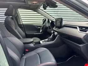 Toyota RAV4 (2024) thumbnail 4