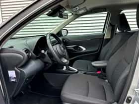 Toyota Yaris Cross (2024) thumbnail 5