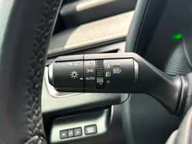 Lexus UX (2023) thumbnail 17