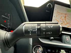 Lexus UX (2023) thumbnail 18