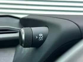 Lexus UX (2023) thumbnail 19