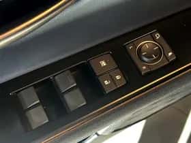 Lexus UX (2023) thumbnail 22
