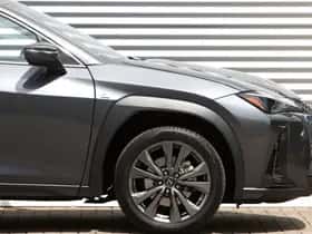 Lexus UX (2023) thumbnail 6