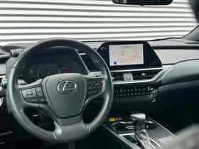 Lexus UX (2023) thumbnail 7