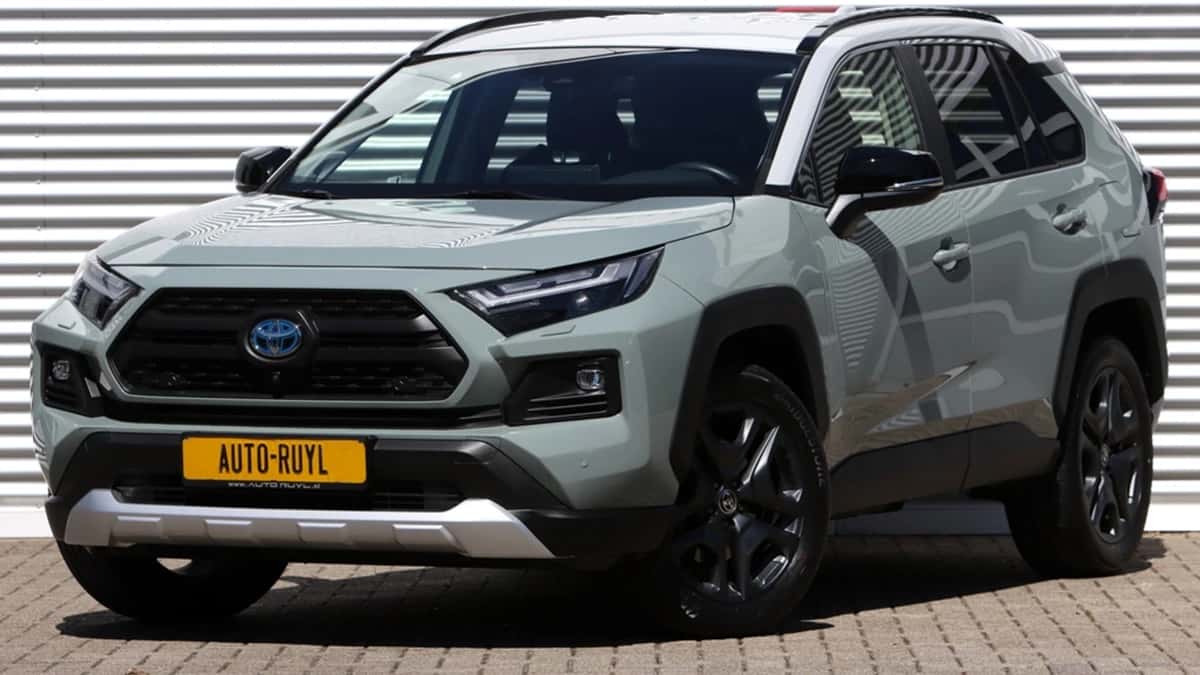 Toyota RAV4 (2022) — foto 1