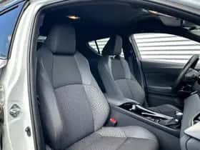 Toyota C-HR (2023) thumbnail 14