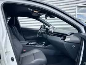 Toyota C-HR (2023) thumbnail 4