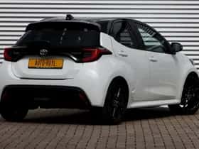 Toyota Yaris (2022) thumbnail 2