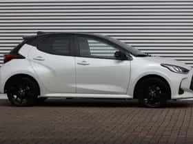 Toyota Yaris (2022) thumbnail 3