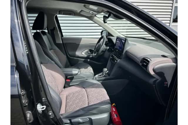 Toyota Yaris Cross (2024) thumbnail 4
