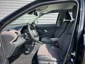 Toyota Yaris Cross (2024) thumbnail 5