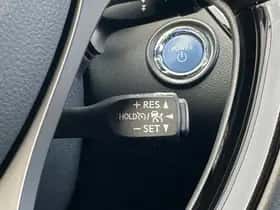 Toyota C-HR (2023) thumbnail 24