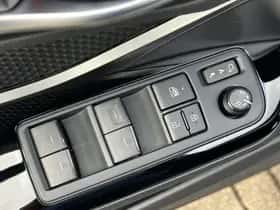 Toyota C-HR (2023) thumbnail 26